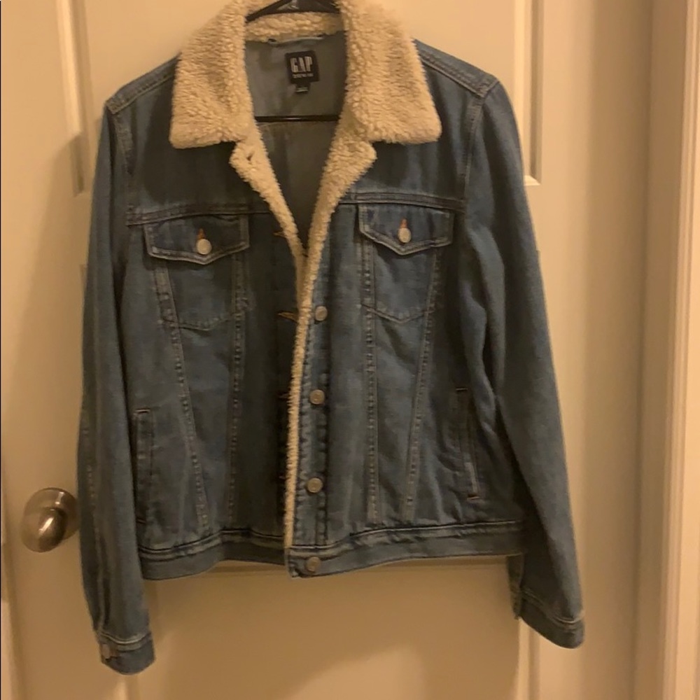 Gap denim jacket with fur lining around edge